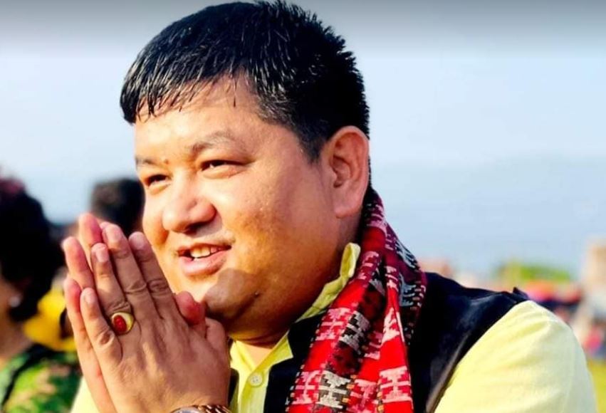 जीतनारायणको उम्मेदवारी दर्ता गर्न विश्वप्रकाश र डिना चितवनमा