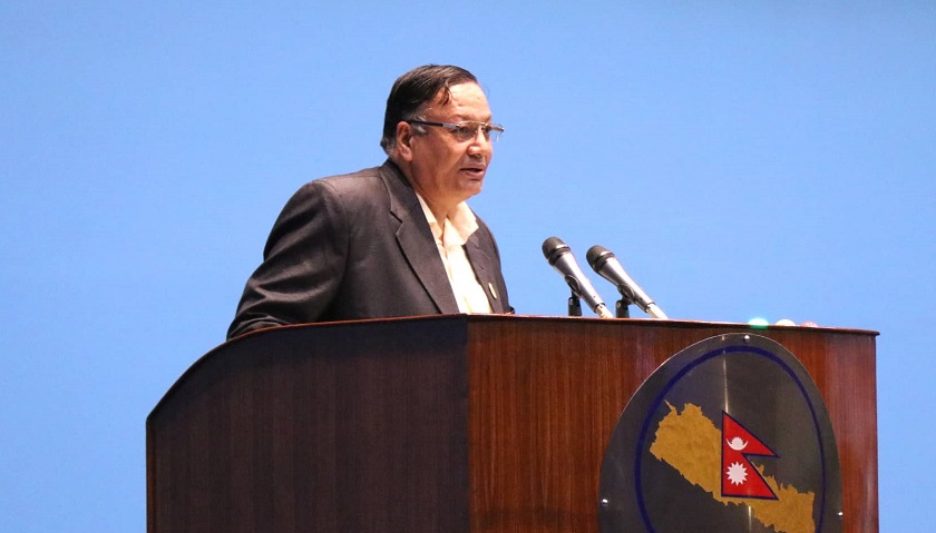 योगेशले जनयुद्धमाथि प्रश्न उठाएपछि देवेन्द्रले आँखा जुधाएर बहसमा आउन दिए चुनौति
