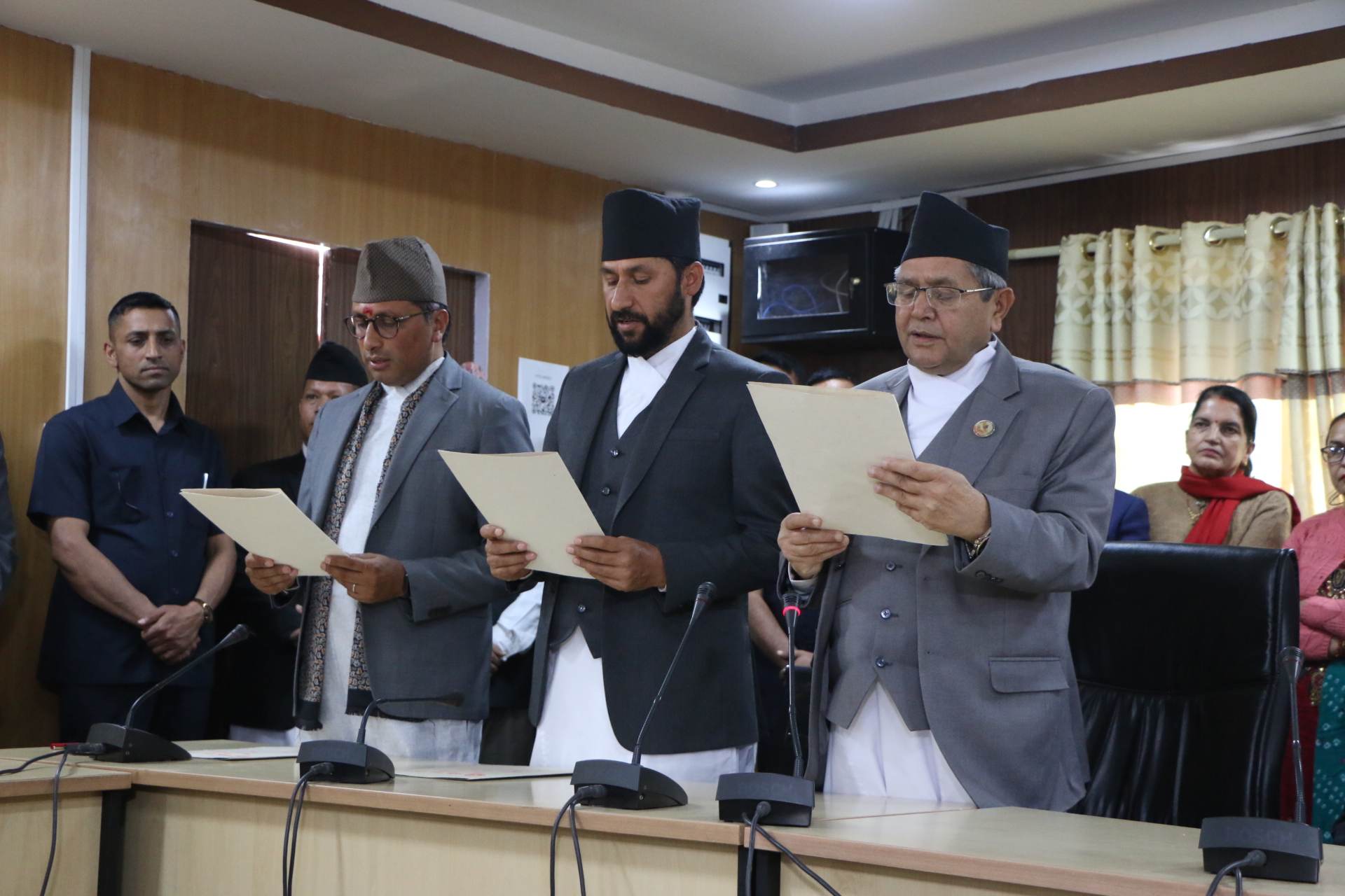 स्वर्णिम वाग्ले  र रवि लामिछानेले लिए शपथ, उपेन्द्र यादव अनुपस्थित