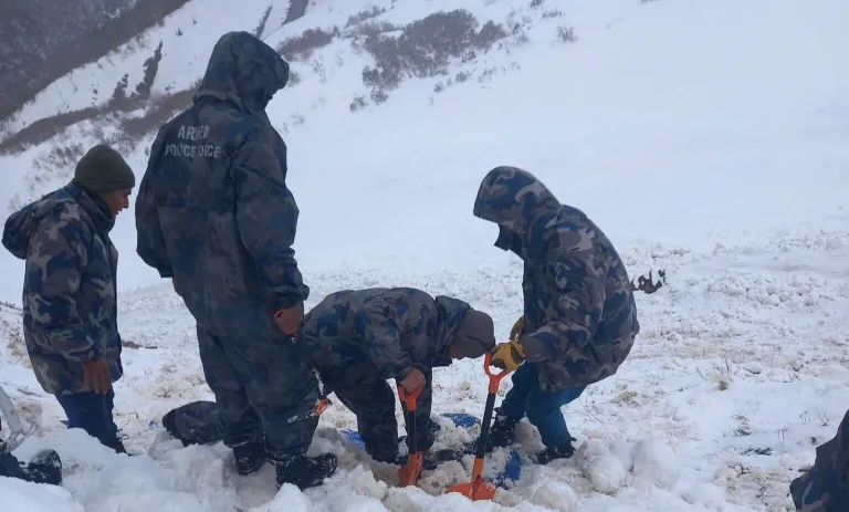 हिमपहिरोमा बेपत्ता पाँच जनाको शव भेटियो