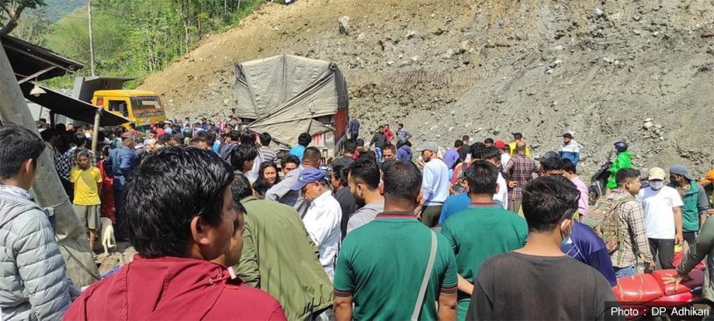 तनहुँमा घरमा ट्रक ठोक्किदाँ ७ जना घाइते, घाइतेमध्ये तीन जनाको अवस्था गम्भीर