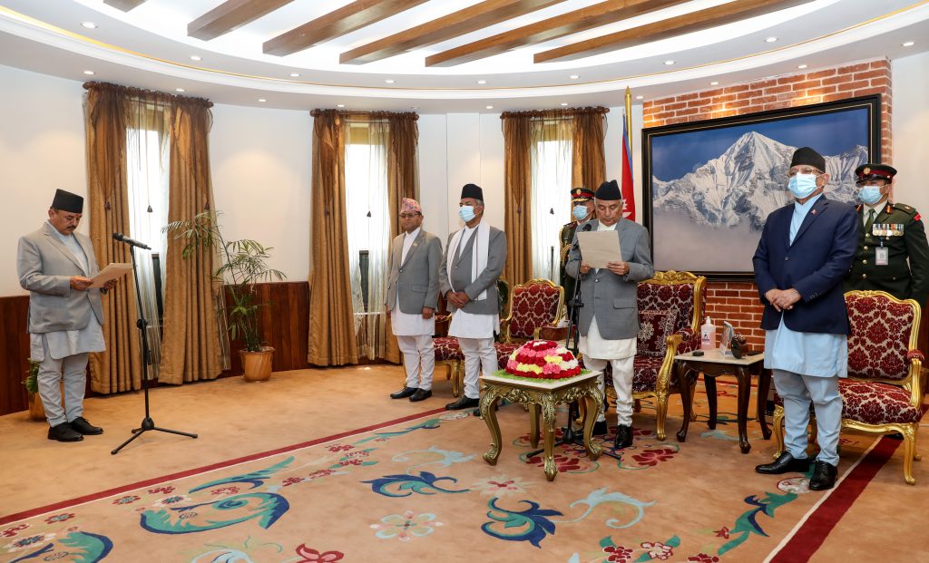 नवनियुक्त महिला, बालबालिका तथा ज्येष्ठ नागरिक मन्त्री सुरेन्द्रराज आचार्यले लिए शपथ