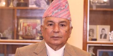 नवनिर्वाचित राष्ट्रपति रामचन्द्र पौडेललाई कसले खुवाउँदै शपथ ?