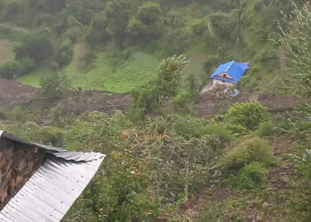 बागलुङमा पहिरोले दुई घर भत्किए, दर्जन बढी उच्च जोखिममा