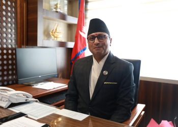 पुँजी बजारका लगानीकर्ताको लगानीको सुरक्षा र हितमा काम गर्न सेबोन अध्यक्ष भट्टलाई अर्थमन्त्रीको निर्देशन