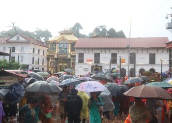 साउनको अन्तिम सोमबार : पशुपतिनाथमा दर्शनार्थीको ओइरो