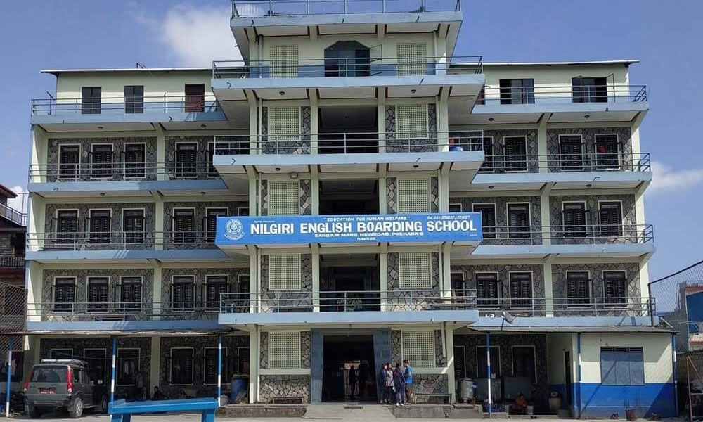 विद्यालयको छतबाट खस्दा एक विद्यार्थी घाइते
