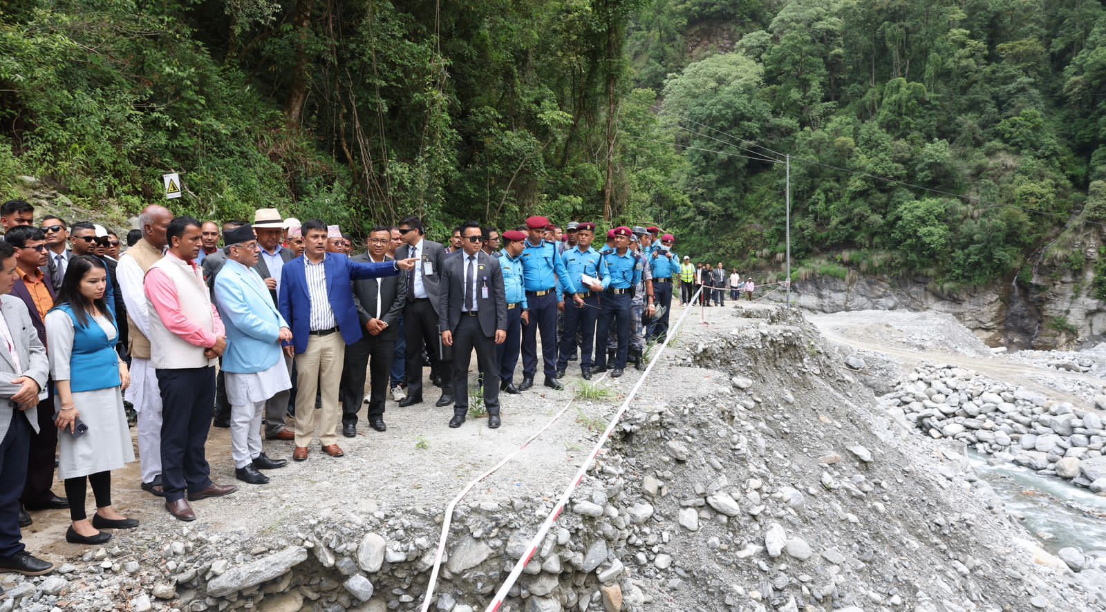 प्रधानमन्त्री प्रचण्डद्वारा मेलम्ची खानेपानी आयोजनाको स्थलगत अवलोकन भ्रमण