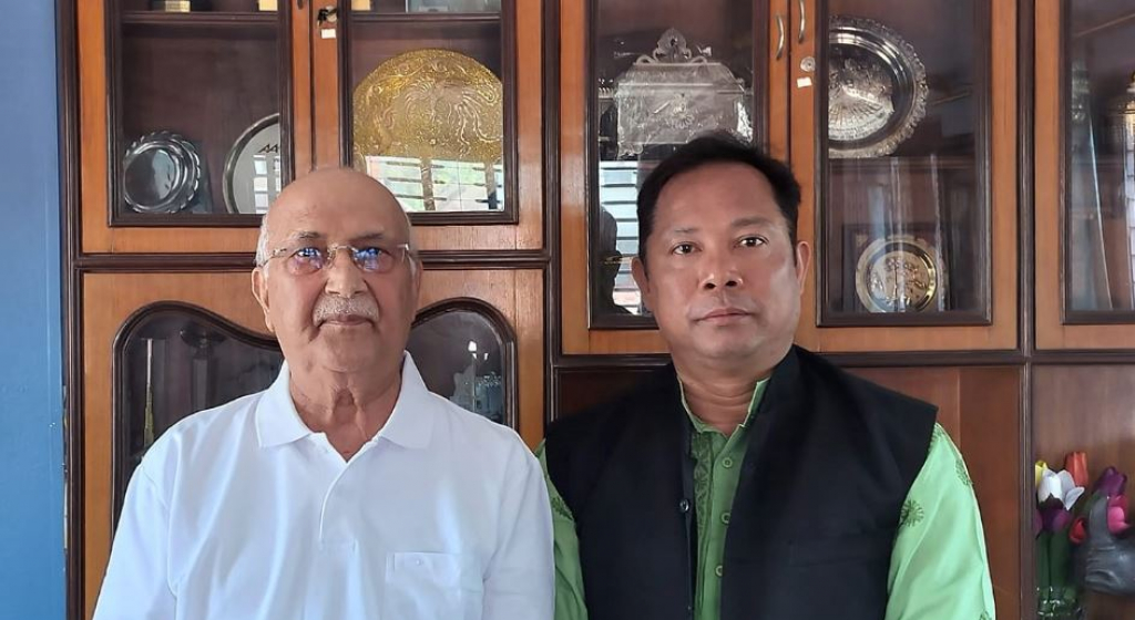 एमाले अध्यक्ष ओली र रेशम चौधरीबिच भेटवार्ता