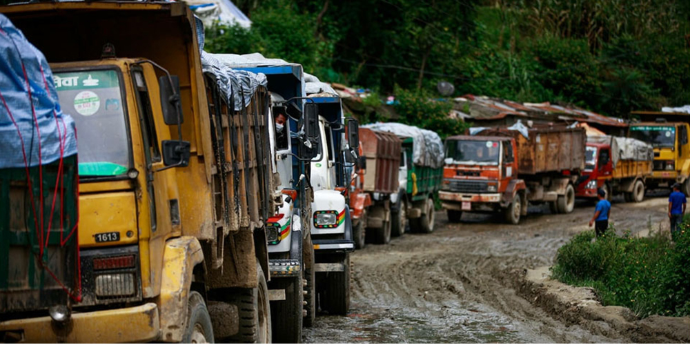 बञ्चरेडाँडामा स्थानीयको अवरोध कायमै, फोहाेर व्यवस्थापनमा समस्या