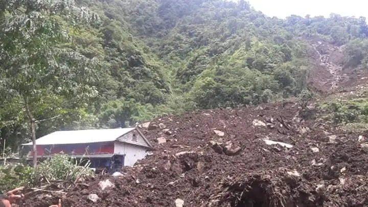लमजुङमा पहिरोले तीन घर बगाउँदा चार जनाको मृत्यु