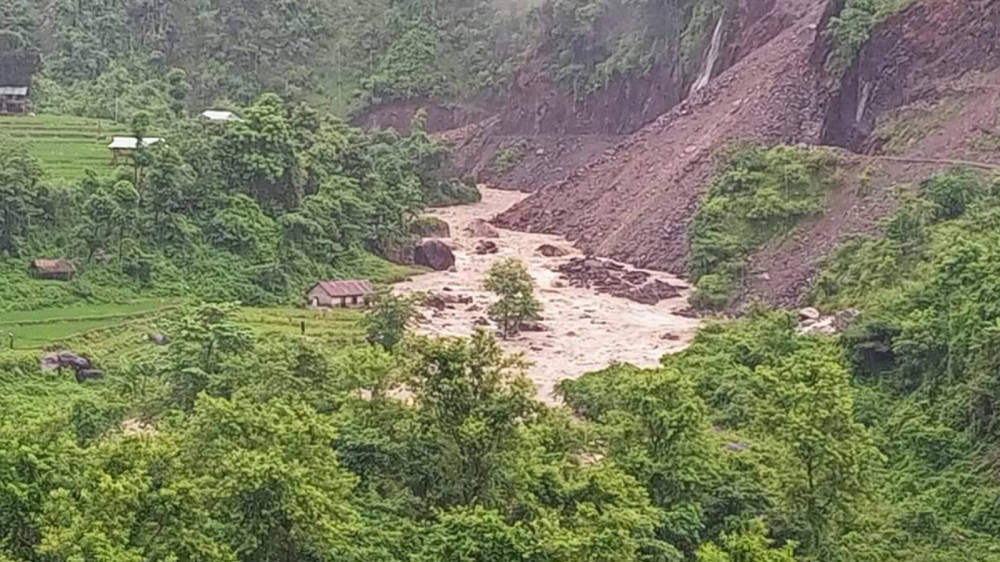 मकवानपुर पहिरो अपडेट :  एक जनाको शव फेला‚ ४ जना अझै बेपत्ता