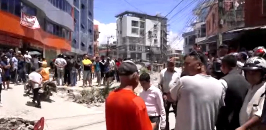 काठमाडौं महानगरको डोजर पुग्यो कपनमा,स्थानीय आन्दोलित