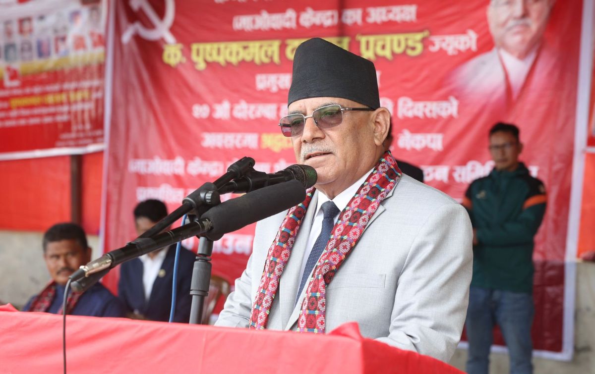 २५ लाख मतदातालाई भेट्दै माओवादी नेताहरू