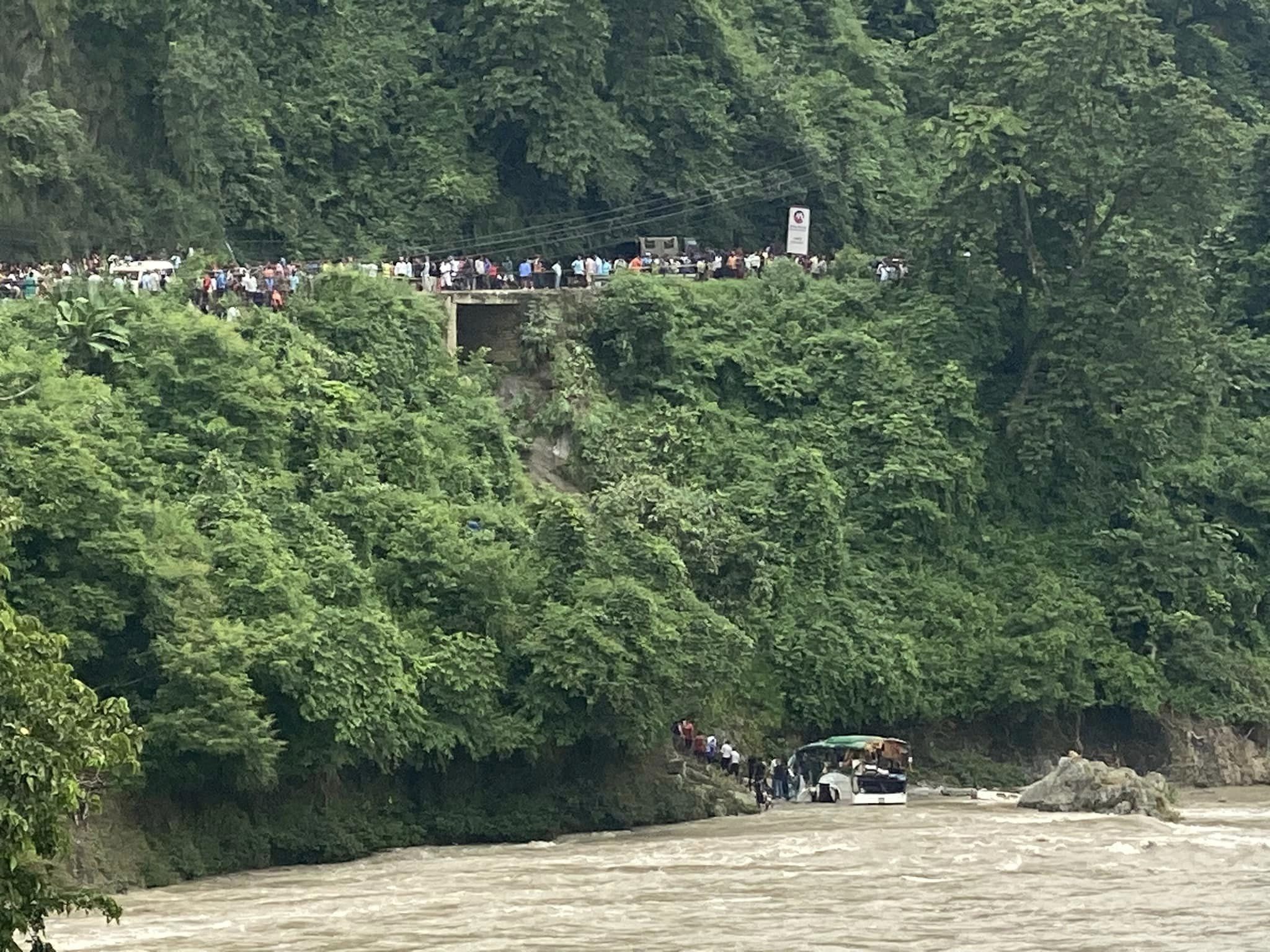 त्रिशुली बस दुर्घटनामा मृत्यु हुने सबैजनाको सनाखत (नामावलीसहित)