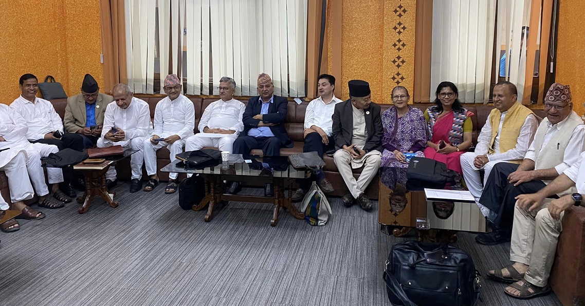 एमाले नेताहरूलाई बोकेर जनकपुर उडेको जहाज काठमाडौं नै फिर्ता