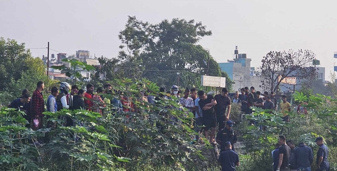 बागमती किनारमा २० वर्षीय युवाको शव फेला, घटनास्थलमा भेटियो  रगतसहितकाे सिरिन्ज