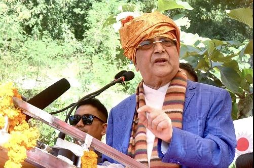प्रेम आलेलाई इंकित गर्दै ओलीले भने 'छाडा बोल्नेलाई किन भोट दिने ?'