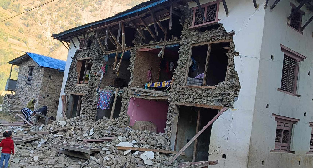 कर्णाली सरकारद्वारा १६ स्थानीय तहका भूकम्प प्रभावितलाई दुई करोड रुपैयाँ हस्तान्तरण