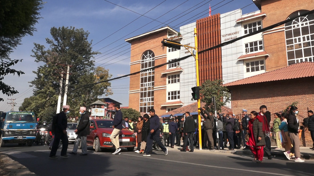 बबरमहलमा सञ्चालनमा आयो पैदलयात्रुले बाल्ने ट्राफिक लाइट