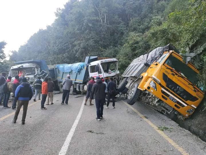 एकै ठाउँमा चार गाडी दुर्घटना भएपछि...