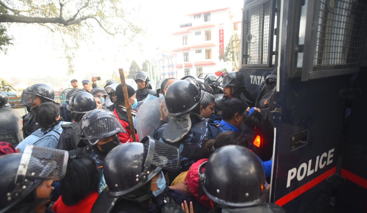 निषेधित क्षेत्र तोड्न खोज्ने आधा दर्जन बढी अभियन्ता पक्राउ