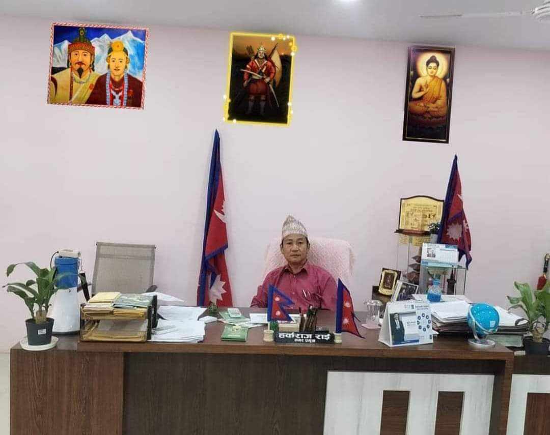 हर्क साम्पाङले कार्यकक्षबाट किन हटाए राष्ट्रपति र प्रधानमन्त्रीको फोटो ?