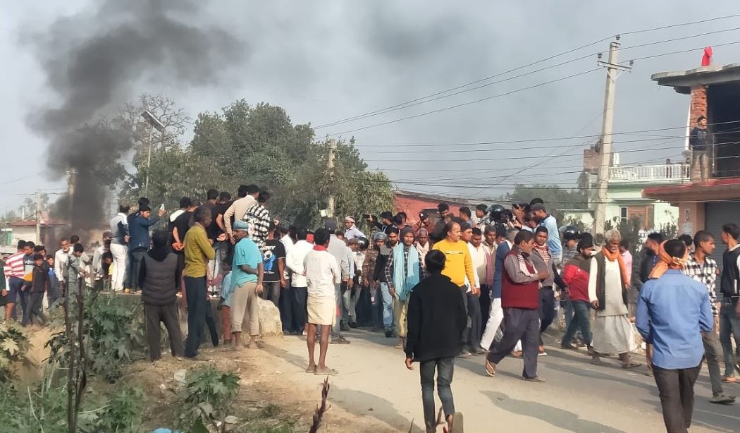 बरहथवा घटना : टाउकोमा गोली लागेर ढलेका साहको शव अझै घटनास्थलमा