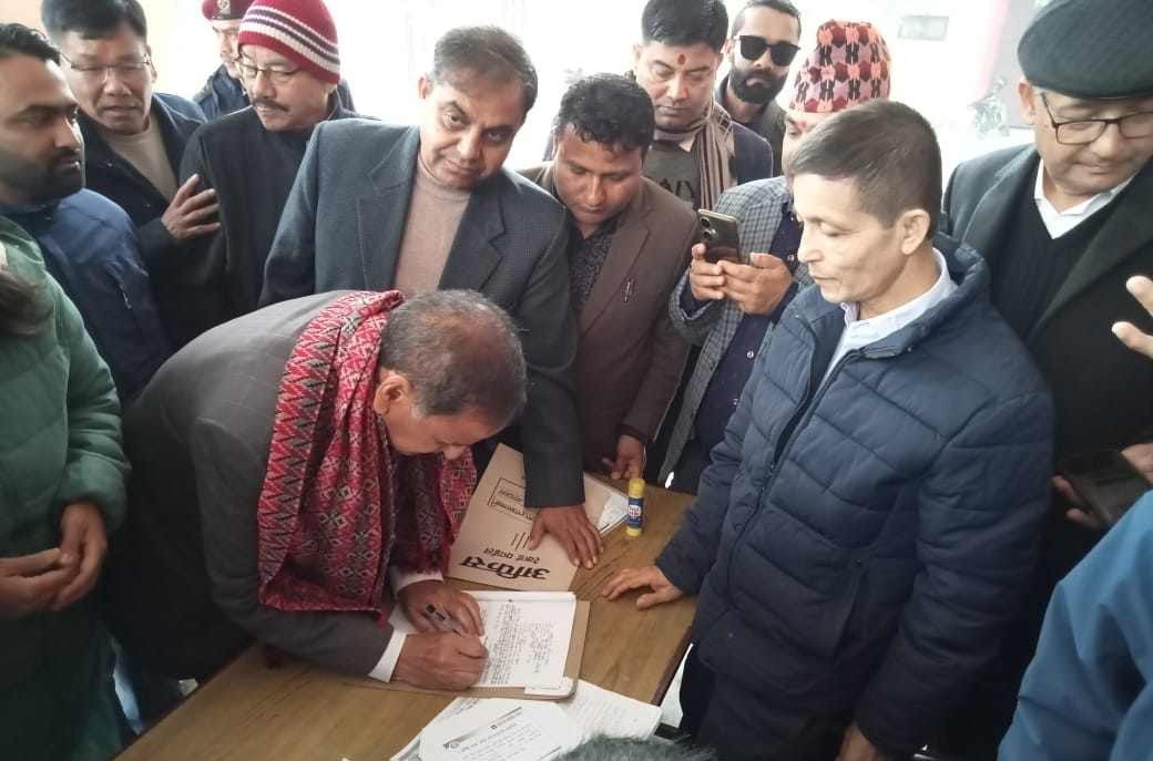 कांग्रेस नेता सिटौलाले दर्ता गरे उम्मेदवारी