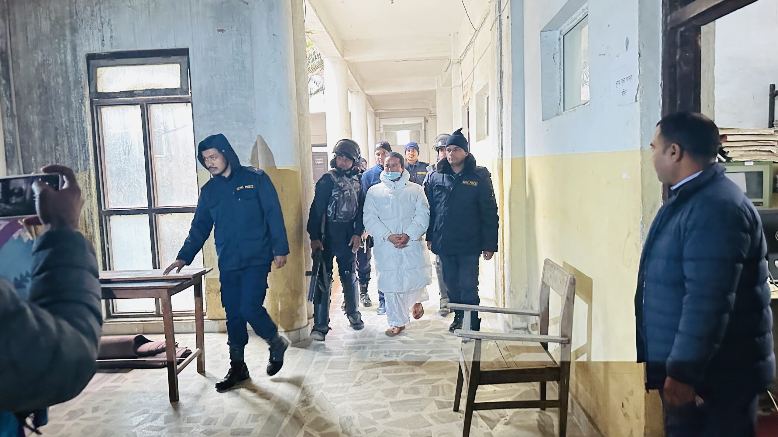 रामबहादुर बम्जनले मागे छुट्टै चुल्होमा पकाएकाे खाना