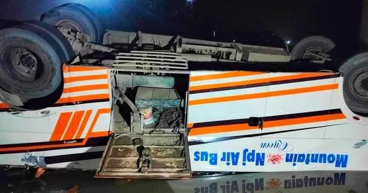 काठमाडौंबाट दाङ जाँदै गरेको बस दुर्घटना, घाइतेहरूको परिचय खुल्यो