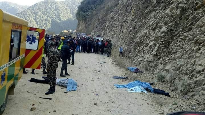 काठमाडौंदेखि चित्लाङ जाँदै गरेको कार दुर्घटना, पाँच जनाको मृत्यु