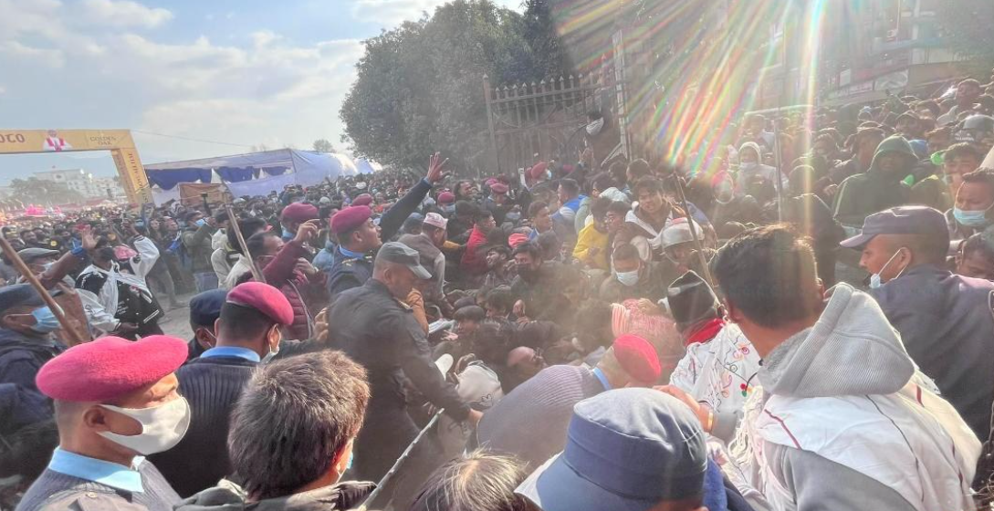 टुँडिखेलमा भीड अनियन्त्रित : घाइते हुनेको संख्या ८ पुग्यो