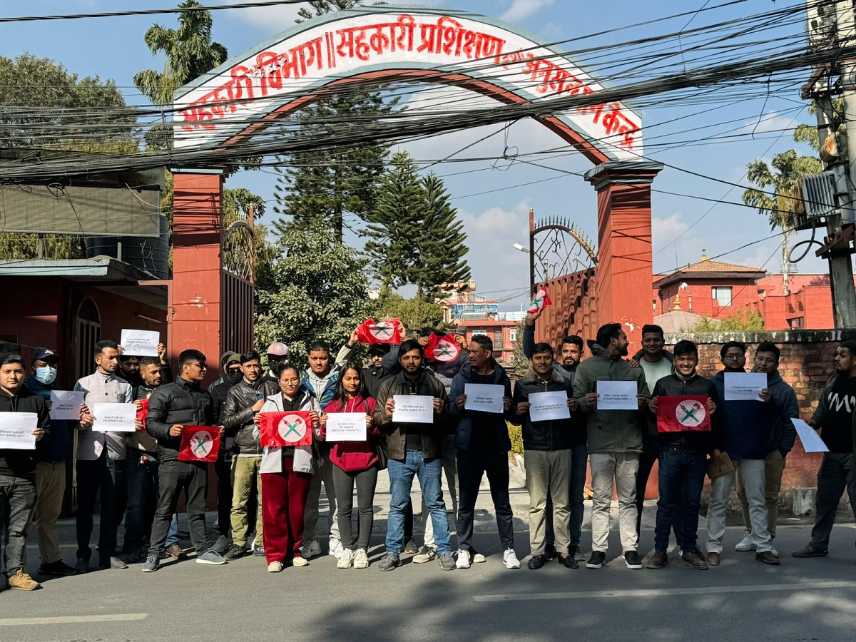 सहकारी विभागमा रवि लामिछानेविरूद्ध नेविसंघको उजुरी र प्रदर्शन