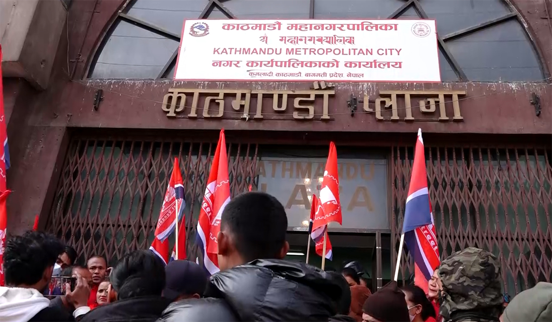 महानगर प्रहरीले हातपात गरेको काठमाडौं महलका व्यवसायीको आरोप