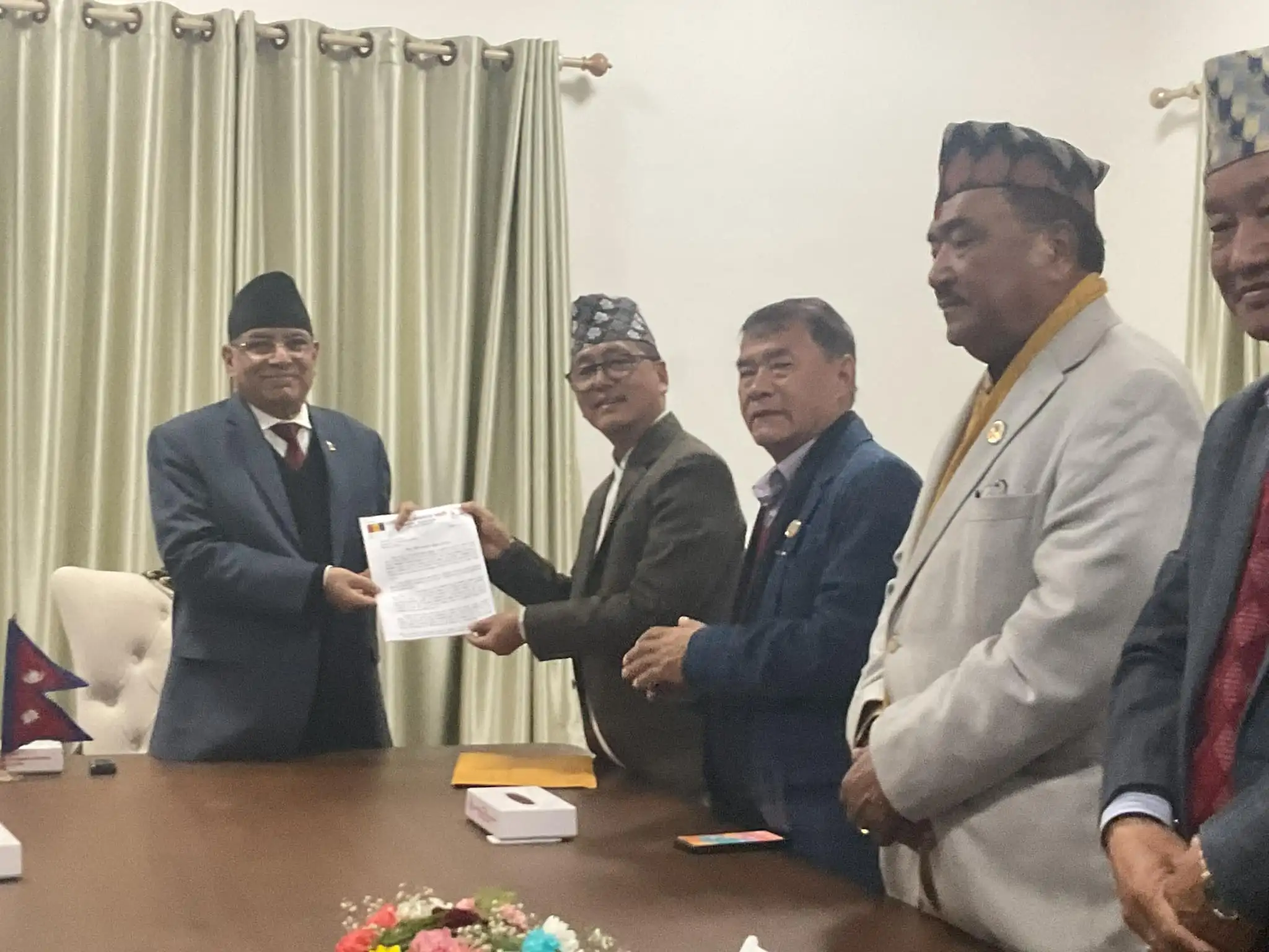 राप्रपाले बुझायो प्रधानमन्त्रीलाई ४० बुँदे ज्ञापनपत्र