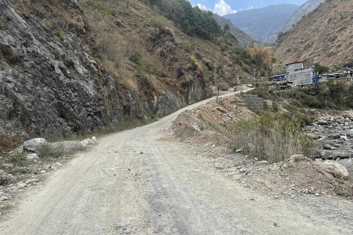तीन वर्षभित्र बुर्तिबाङ–बोङ्गादोभान सडक कालोपत्रे हुने