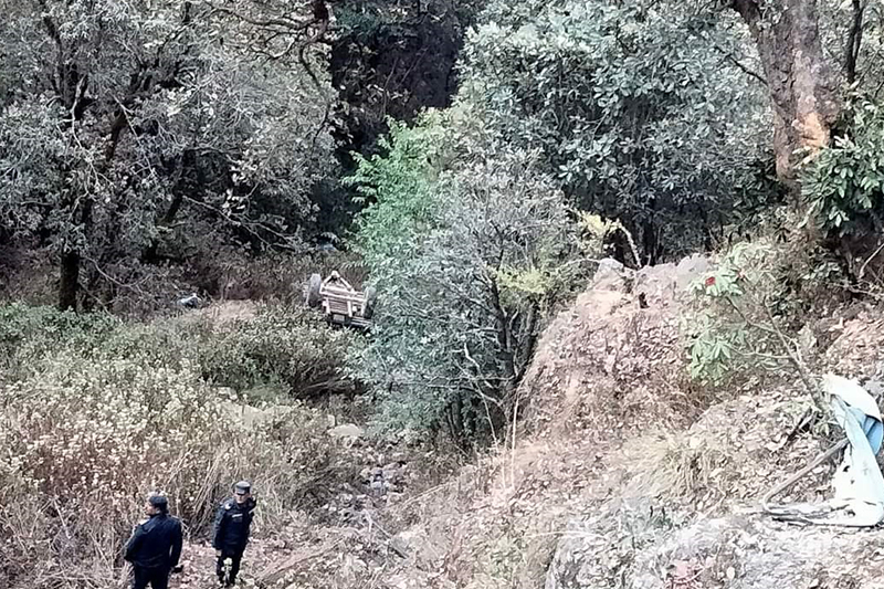 राजमार्गमा ट्याक्टर दुर्घटना, दुई जनाको मृत्यु