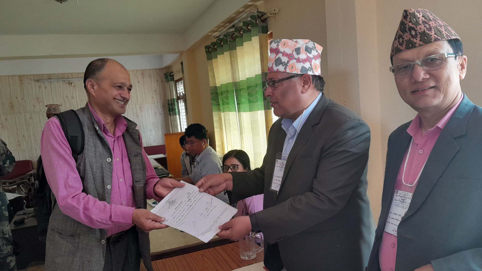 इलाम-२ मा एमालेका सुहाङसहित ६ जनाले गरे उम्मेदवारी दर्ता