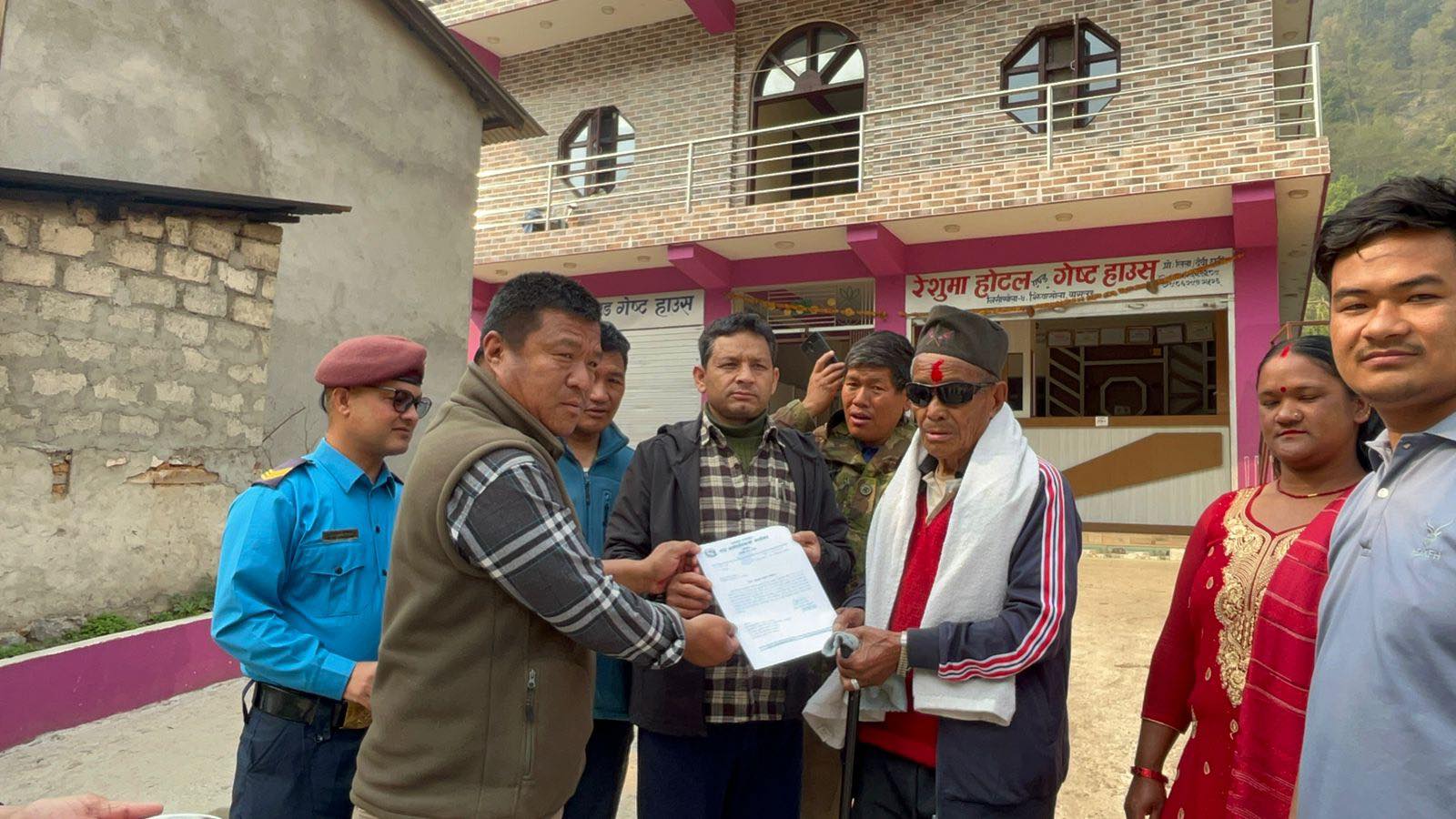 चरेस मुद्दामा थुनामा बस्दै आएका घर्तीलाई निसीखोला गाउँपालिकाले गर्‍याे थुनामुक्त