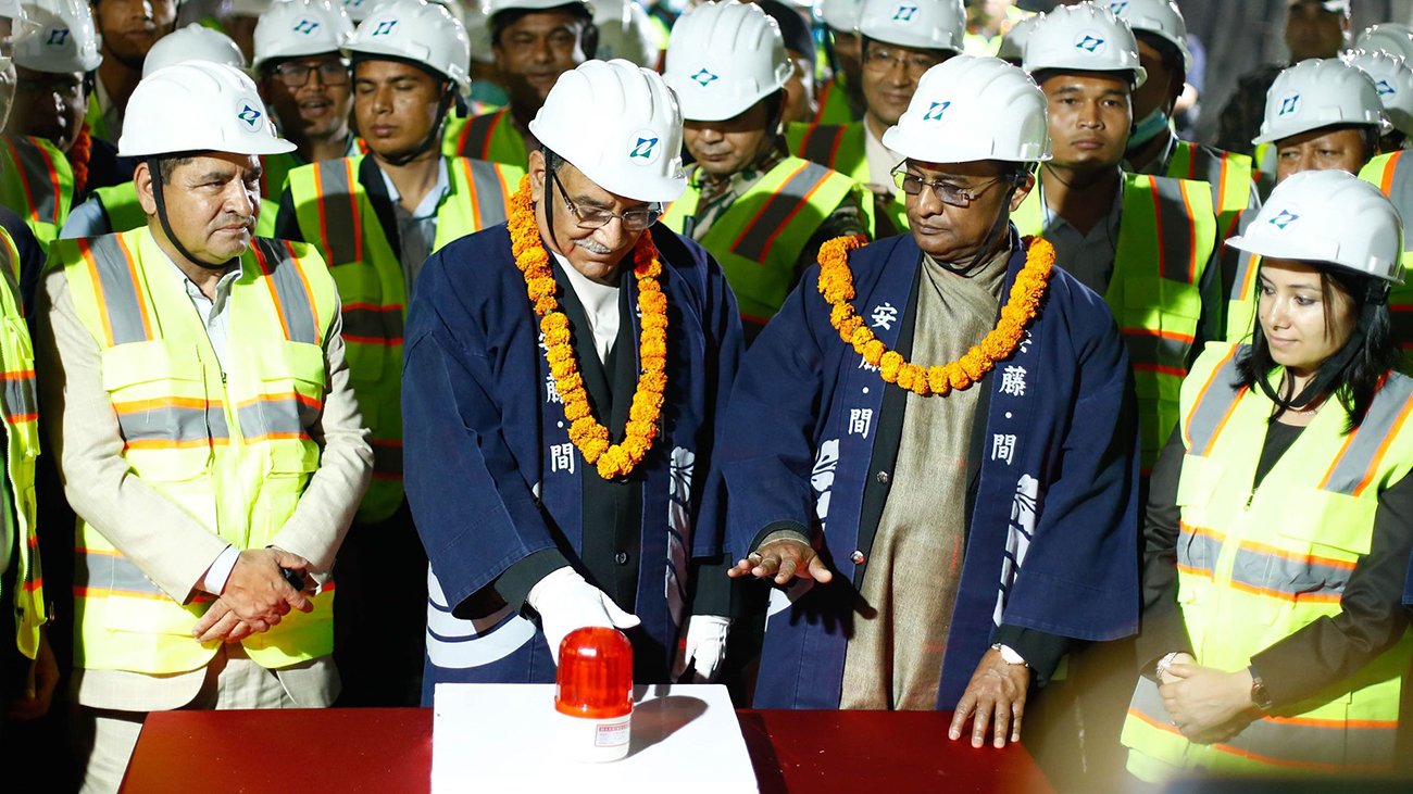 प्रधानमन्त्रीले स्वीच थिचेपछि छिचोलियो नागढुंगा सुरुङमार्ग