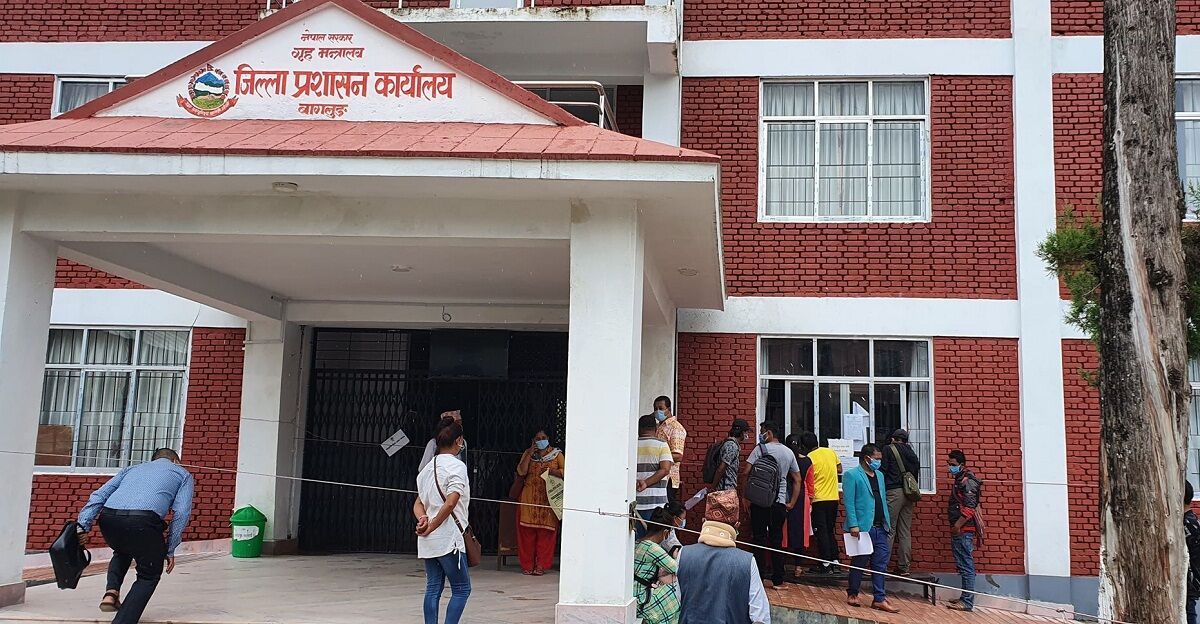 अवैध औषधि बेच्ने बागलुङका दुई मेडिकल बन्द