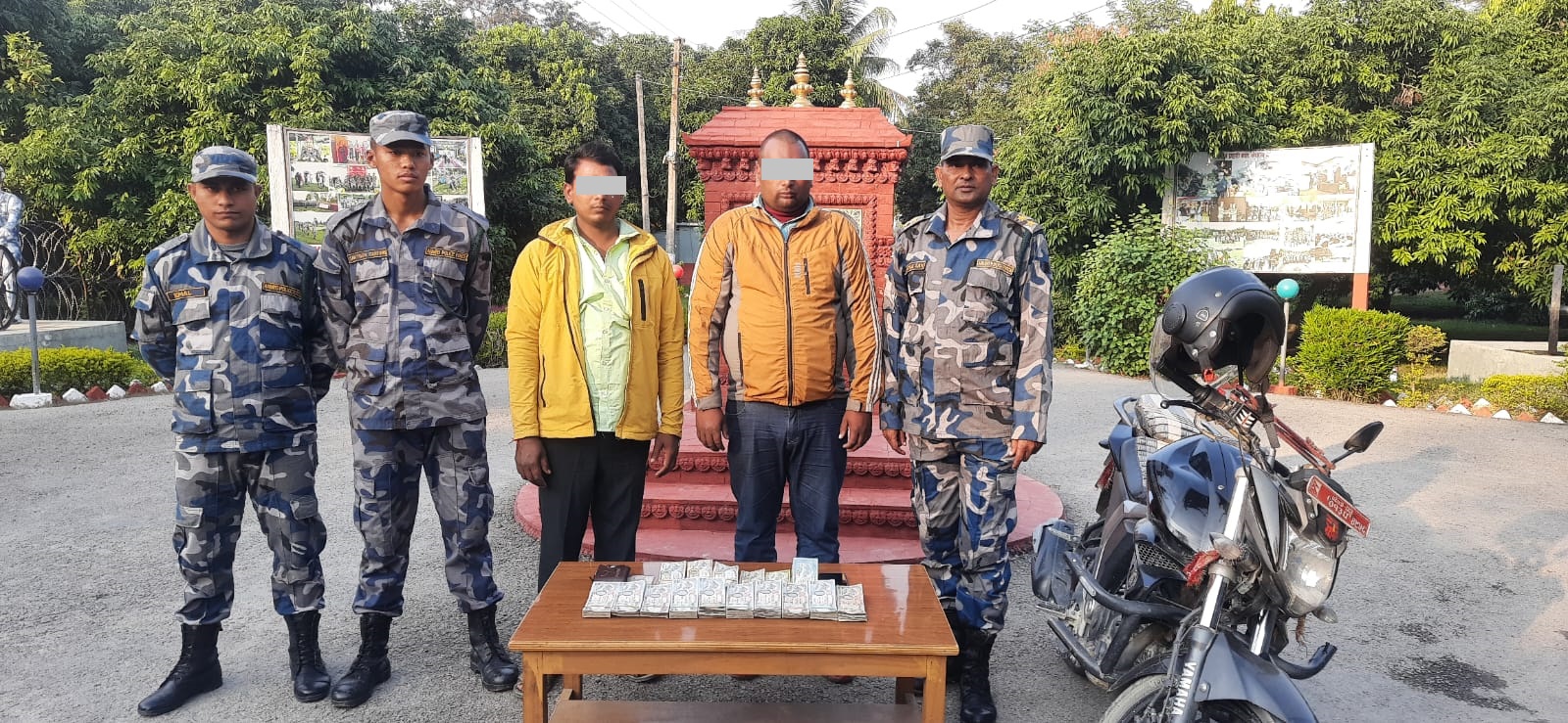 स्रोत नखुलेको ११ लाख रकमसहित दुईजना पक्राउ