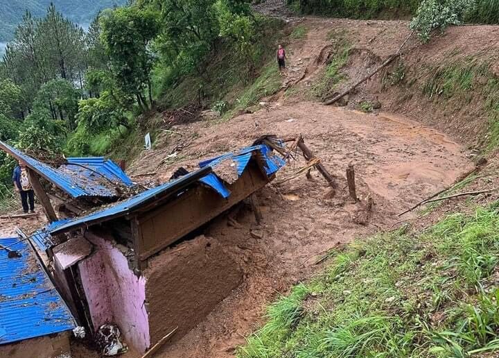 गुल्मीमा पहिरोले घर पुरिँदा एकैपरिवारका ४ जनाको मृत्यु, एक जना बेपत्ता