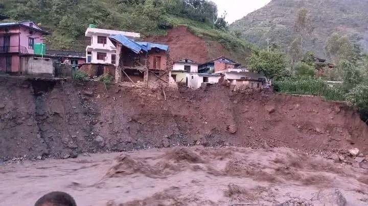 रुकुम पश्चिम: गिजागार खोलामा आएको बाढीले बगाउँदा तीन बालबालिकाको मृत्यु