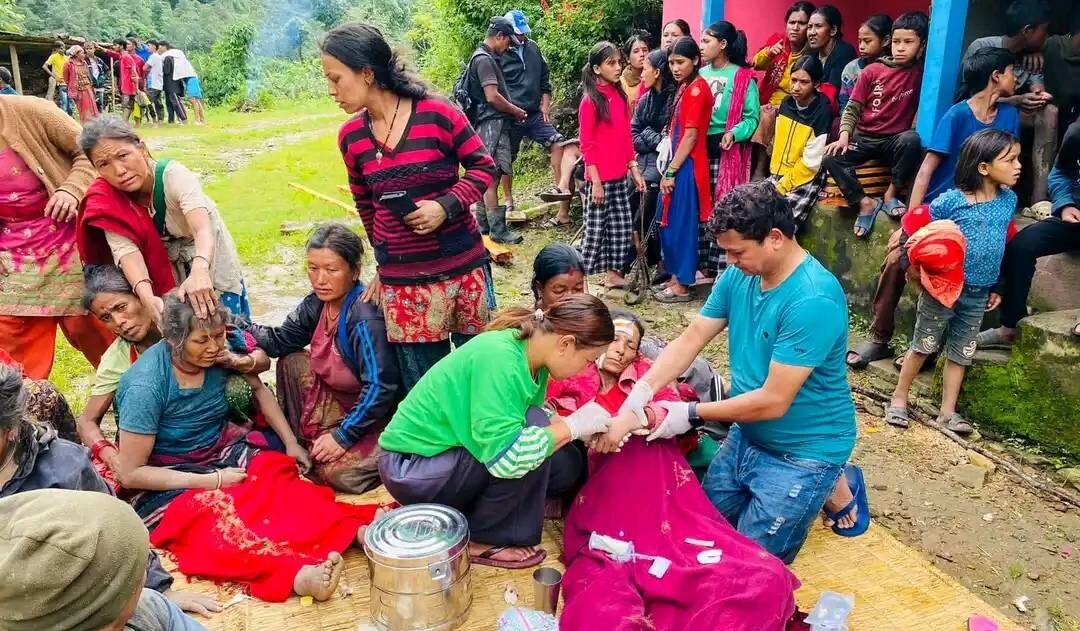 बडिगाड पहिरो : तीन घाइतेलाई हेलिकोप्टरबाट काठमाडौं ल्याइयो, चार बेपत्ताको खोजी जारी