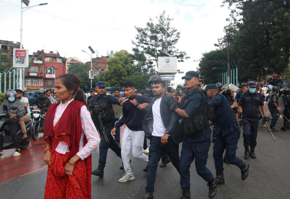 कुलमानका समर्थक र प्रहरीबीच माइतीघरमा झडप