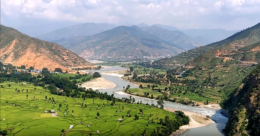 सुनकोशी नदीमा कार खस्यो