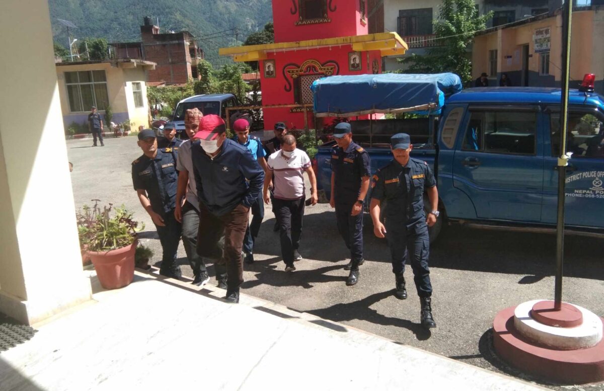 सहकारी ठगी : ढोरपाटनका मेयर देवकुमार नेपालीलाई लगियो कास्की अदालत
