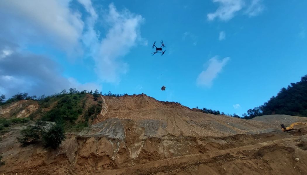 बाढीपहिरोः काभ्रेमा राहत पठाउन ड्रोनको प्रयोग